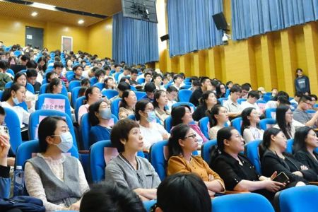 深圳大学叙事医学发展研讨会暨第二届深小医病例汇报会顺利举行